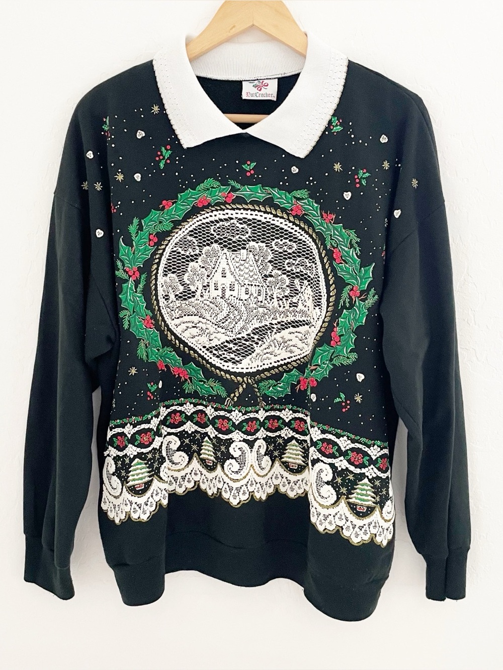 Vintage collared holiday print sweatshirt size medium